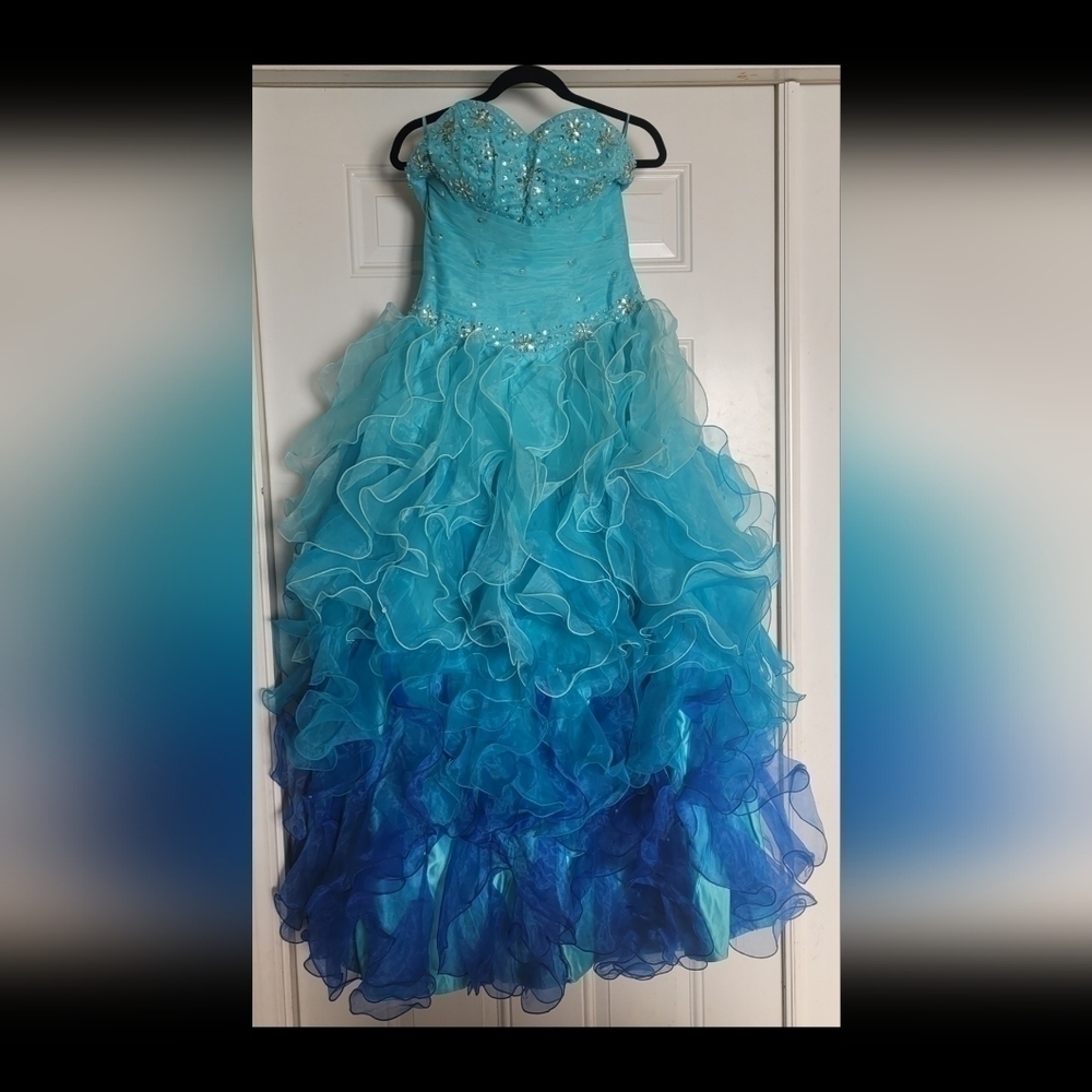 ANTS Bridal Women's Strapless Ruffle Prom Dress/Gown.  Blue Ombre.  Size 6.  NWT